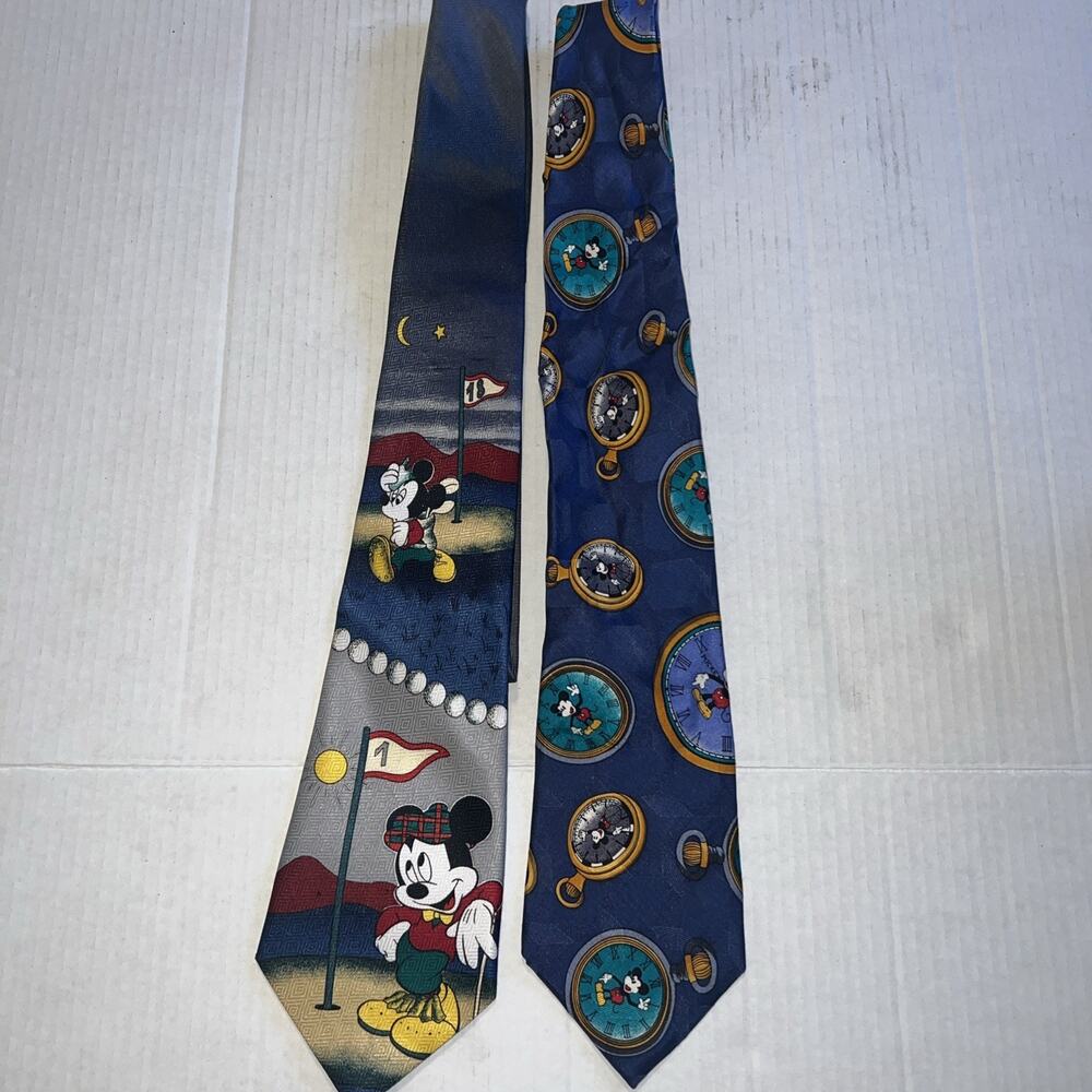 DISNEY Unlimited MICKEY MOUSE Playing Golf Neck Tie W/ Mickey Watch Clock Tie